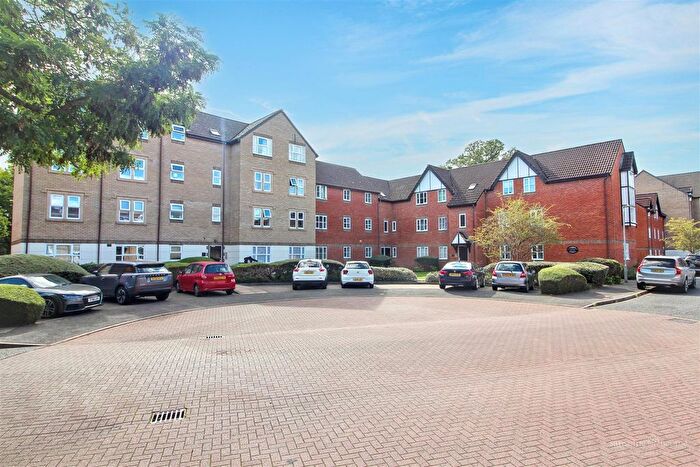 2 Bedroom Flat For Sale In Rembrandt Way, Reading, RG1
