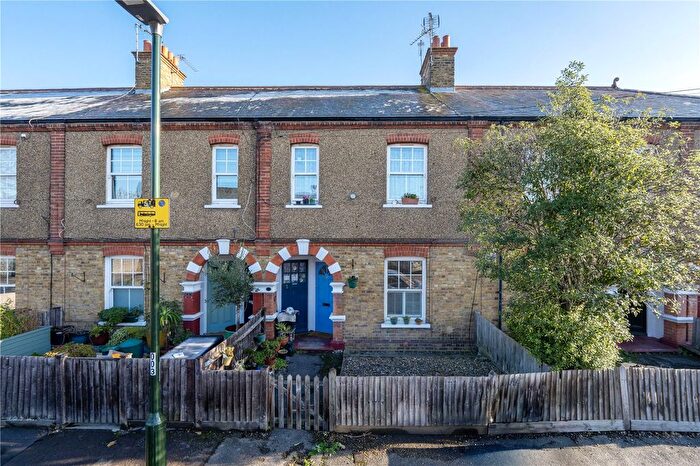 1 Bedroom Maisonette For Sale In Beards Hill, Hampton, TW12