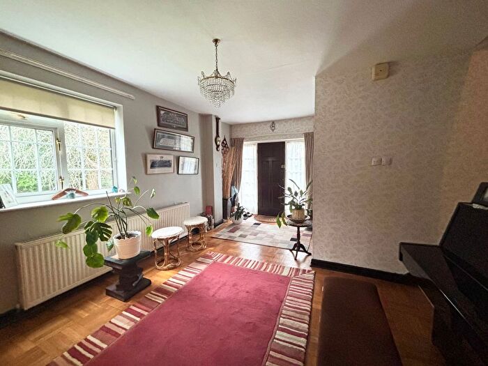 4 Bedroom Detached House For Sale In Chatsworth Road, Worsley, M28