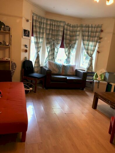 2 Bedroom Flat To Rent In Burlington Gardens, London, W3