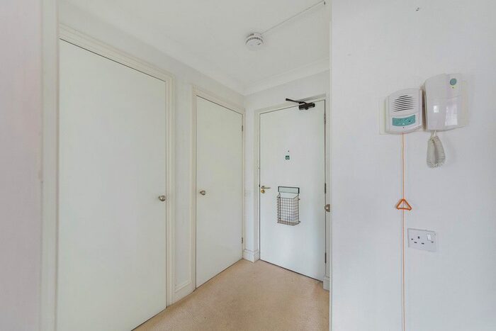 1 Bedroom Flat To Rent In Greville Court, Greville Park Road, Ashtead, Surrey, KT21