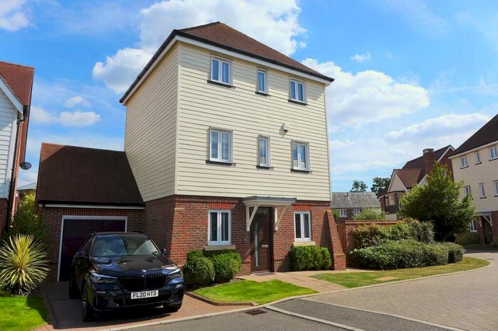 3 Bedroom Detached House To Rent In Kingfishers, Fleet, GU51