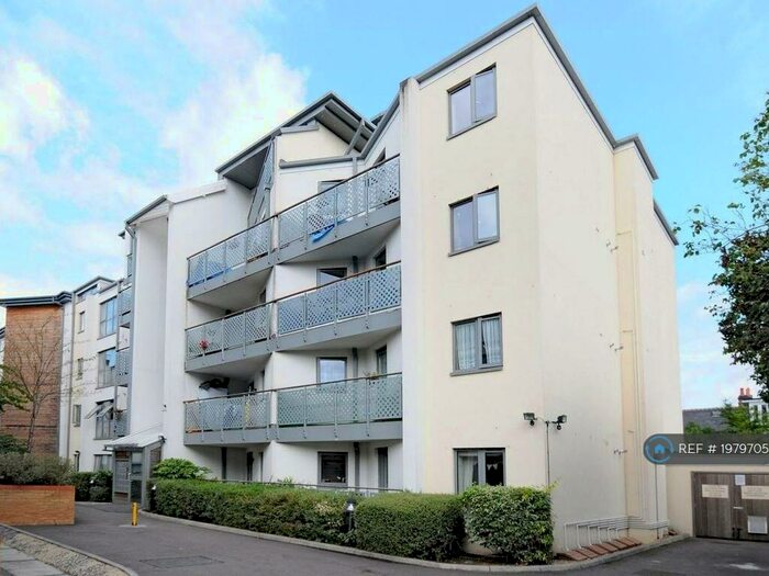 2 Bedroom Flat To Rent In A Peckham Rye, London, SE15