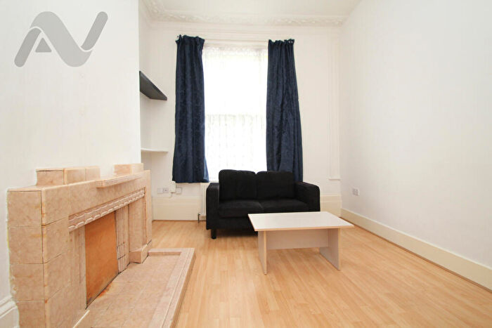 1 Bedroom Flat To Rent In Seven Sisters Road, Finsbury Park, London, N4