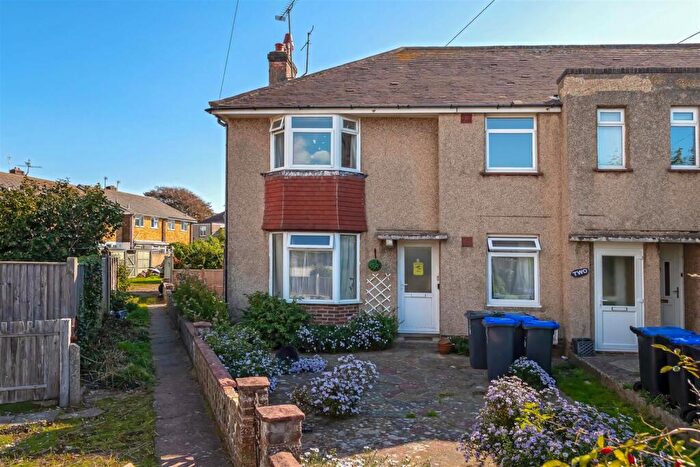 3 Bedroom Flat For Sale In Centrecourt Close, Worthing, BN14