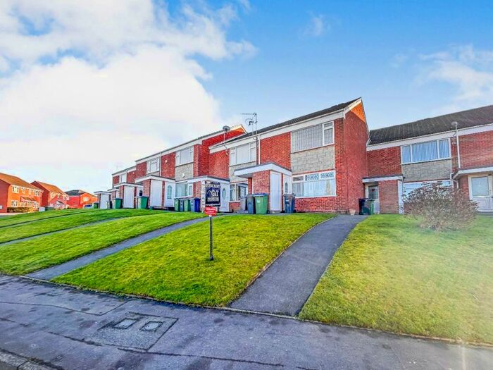 1 Bedroom Flat To Rent In Red Lion Close, Tividale, Oldbury, B69