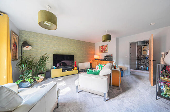 2 Bedroom Flat For Sale In Archers Road, Banister Park, Southampton, Hampshire, SO15