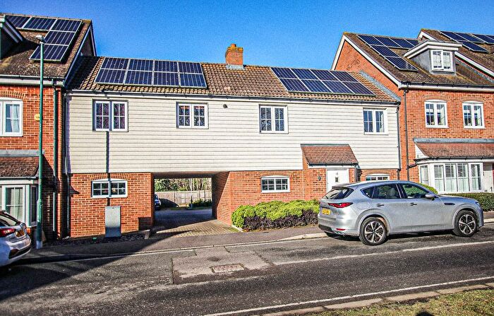 2 Bedroom Maisonette To Rent In Metcalfe Avenue, Carshalton, SM5