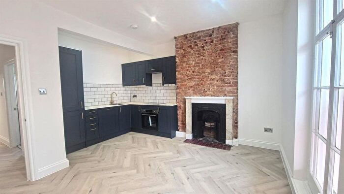 3 Bedroom Flat To Rent In Regent Hill, Brighton, BN1