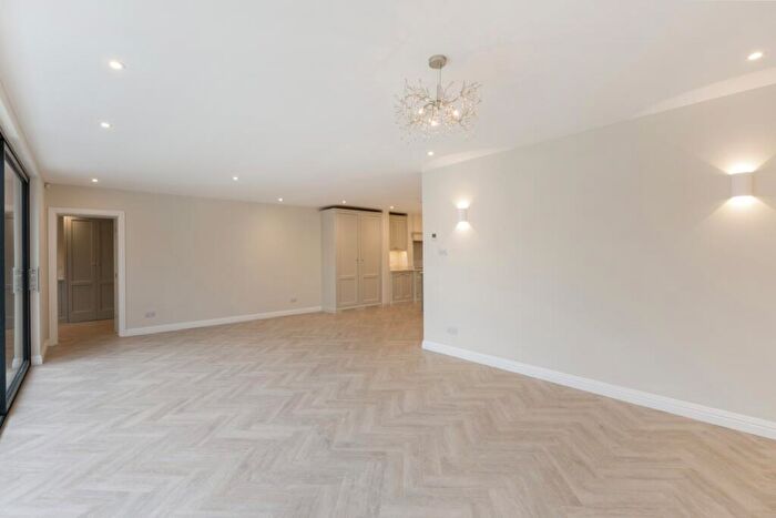 5 Bedroom Detached House To Rent In Wyngrave Place Beaconsfield, HP9