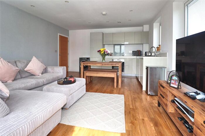 1 Bedroom Flat For Sale In Acer Grove, Woking, Surrey, GU22