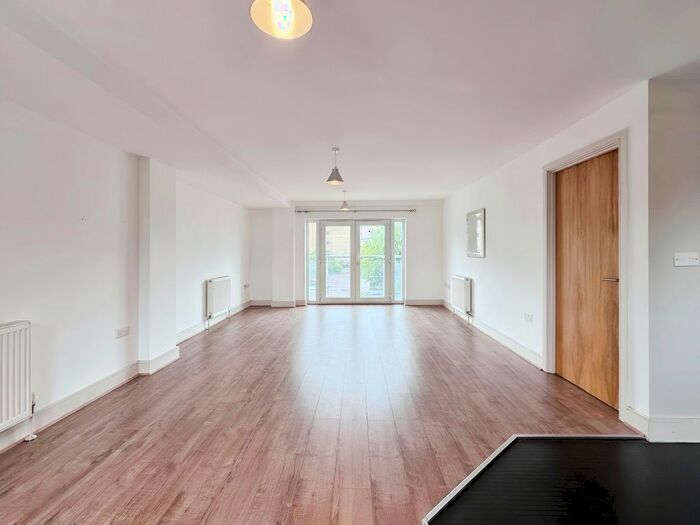 2 Bedroom Flat To Rent In Navigation Yard, Chelmsford, CM2