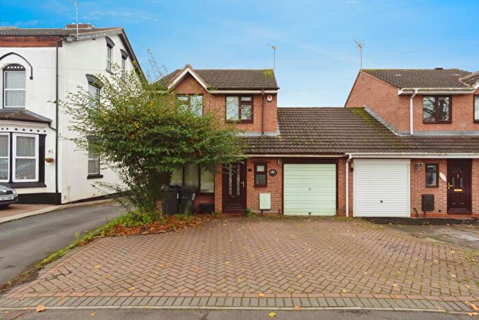 3 Bedroom Semi Detached House For Sale In Shirley Road, Acocks Green, Birmingham, West Midlands, B27