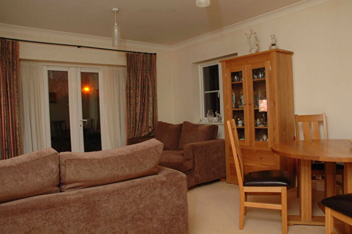 2 Bedroom Flat For Sale In Honeypot Lane, Stanmore, HA7