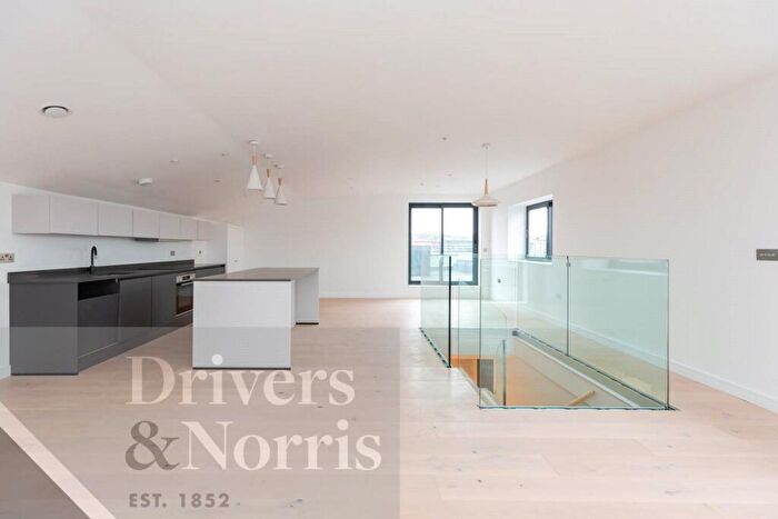 2 Bedroom Penthouse To Rent In Tottenham Lane, Crouch End, London, N8