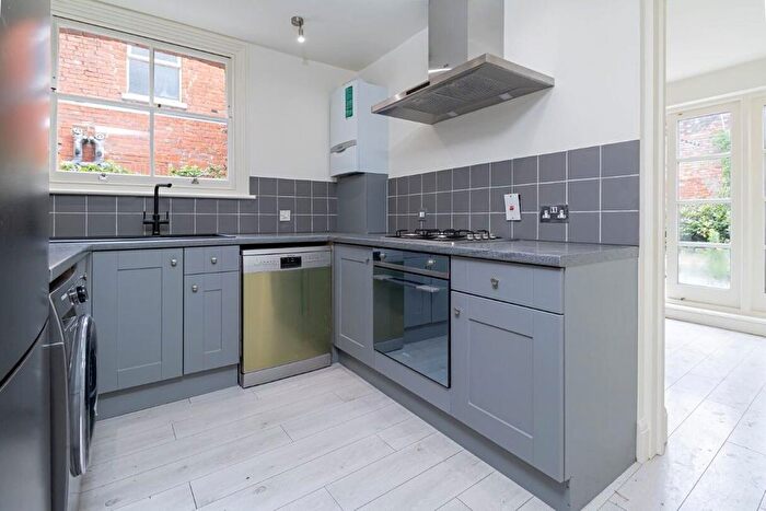 2 Bedroom Flat To Rent In Roderick Road, London, NW3