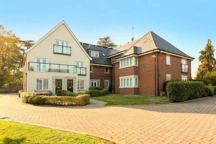 2 Bedroom Flat To Rent In Windsor Lane, Burnham, Slough, SL1