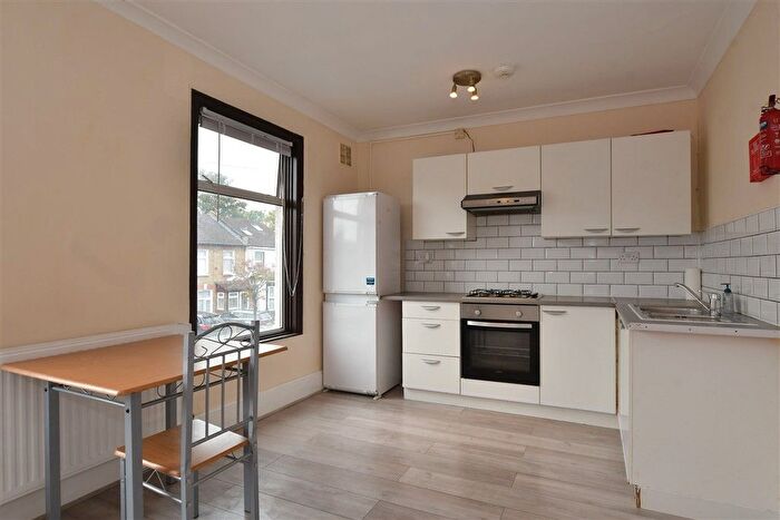 1 Bedroom Flat For Sale In Grange Road, Ilford, Essex, IG1