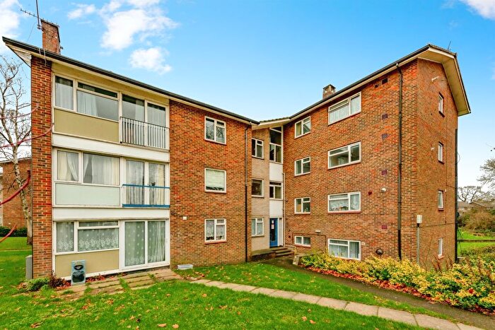 2 Bedroom Flat For Sale In Highams Hill, Crawley, RH11