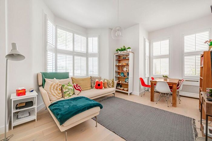 2 Bedroom Flat For Sale In Cavendish Road, London, NW6