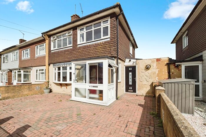 3 Bedroom End Of Terrace House For Sale In Elan Road, South Ockendon, Essex, RM15