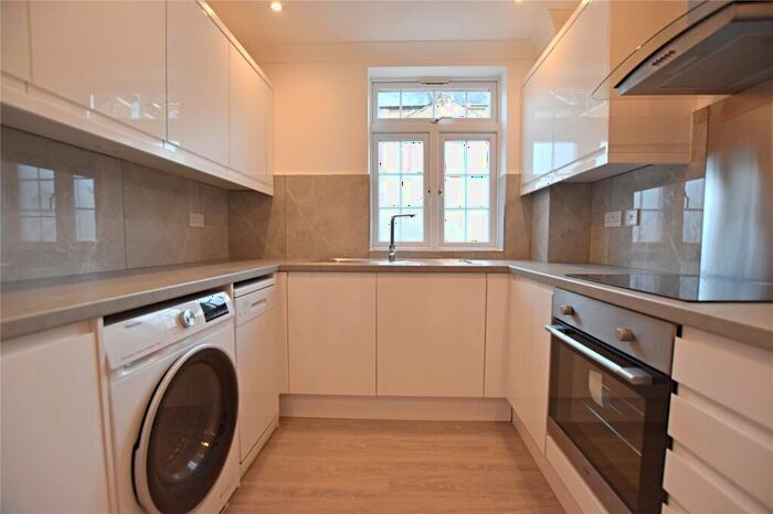 Apartment To Rent In Sundridge Place, Croydon, CR0