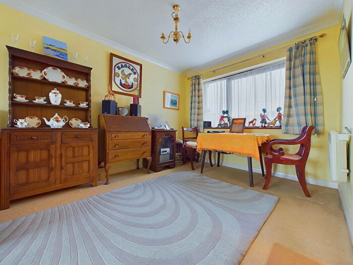 1 Bedroom Apartment For Sale In Brighton Road, Lancing, BN15