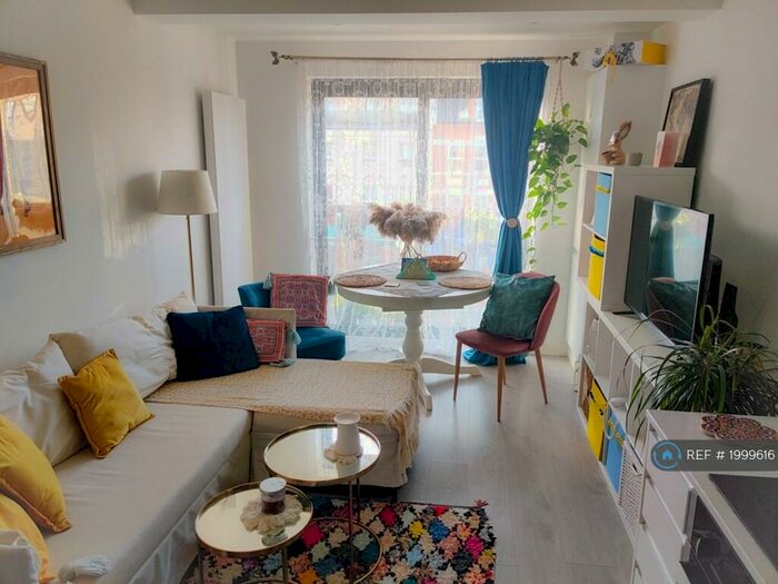 2 Bedroom Flat To Rent In Rushey Green, London, SE6