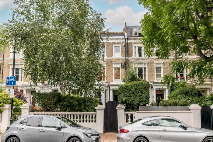 2 Bedroom Flat To Rent In Elsham Road, London, W14