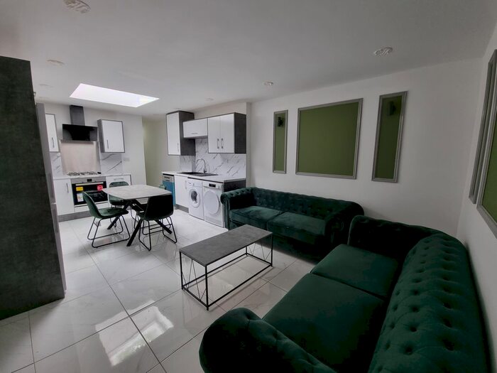 6 Bedroom Terraced House To Rent In Rose Cottages, Selly Oak, B29