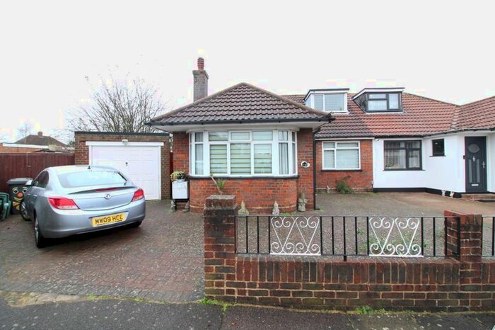 3 Bedroom Bungalow To Rent In Felix Avenue, Luton LU2