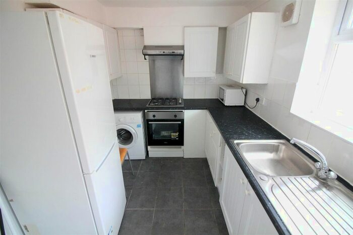 4 Bedroom Town House To Rent In Russet Close, Hillingdon, Uxbridge, UB10