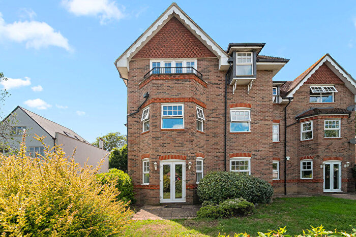 2 Bedroom Flat For Sale In Ashley Place, Walton-On-Thames, KT12