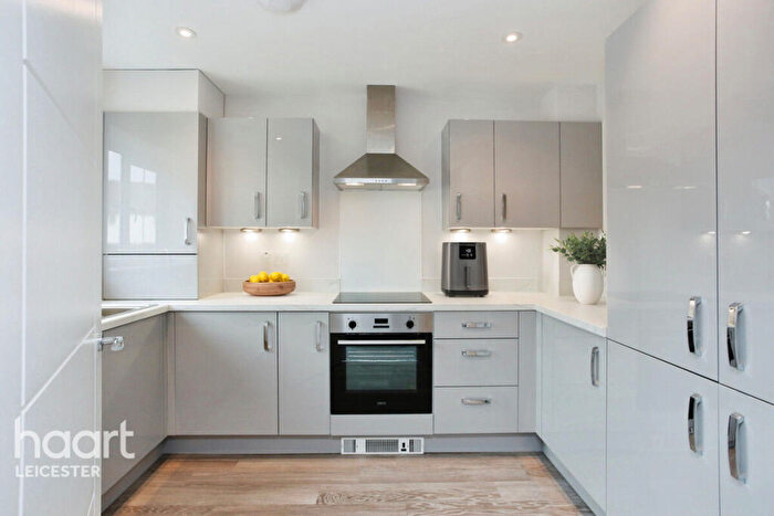 4 Bedroom Semi-Detached House For Sale In Paragon Road, Leicester, LE4