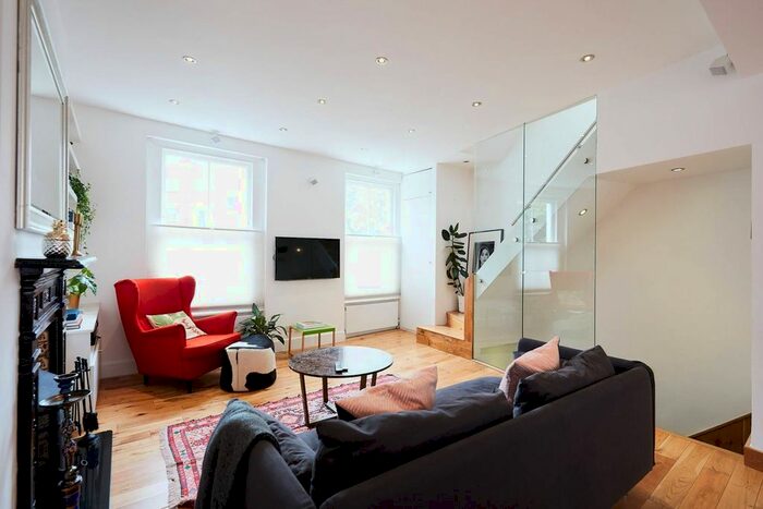 2 Bedroom Flat To Rent In Springfield Lane, Kilburn, London, NW6