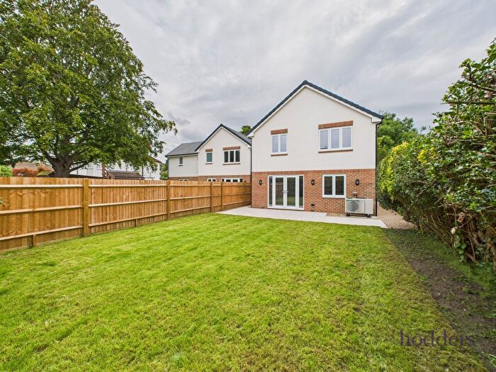 4 Bedroom Detached House For Sale In Church Road, Addlestone, Surrey, KT15