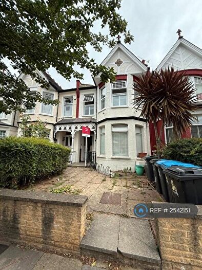 2 Bedroom Flat To Rent In Harlech Road, London, N14