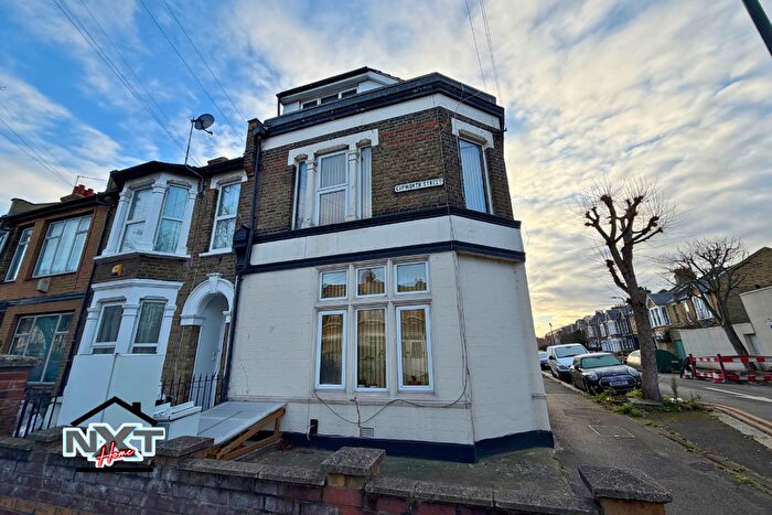 2 Bedroom Flat For Sale In Capworth Street, London, E10