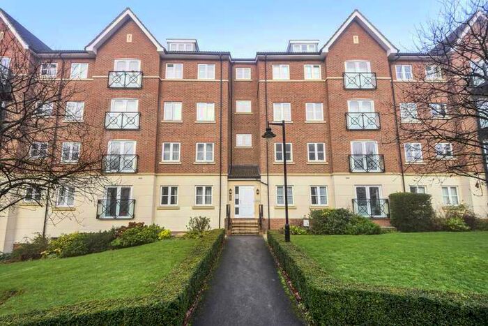 2 Bedroom Apartment To Rent In Viridian Square, Aylesbury, HP21