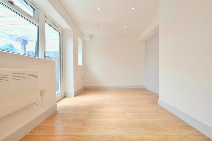 Studio To Rent In Keats Way, London, UB7