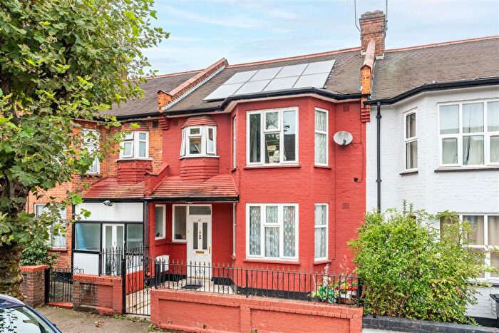 4 Bedroom Terraced House For Sale In Cleveleys Road, E5