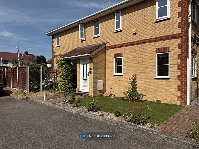 2 Bedroom Maisonette To Rent In Gardner Place, Feltham, TW14