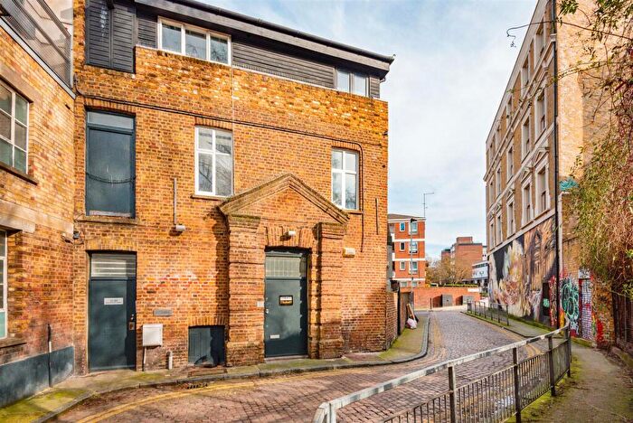 4 Bedroom Flat To Rent In Shacklewell Street, London, E2