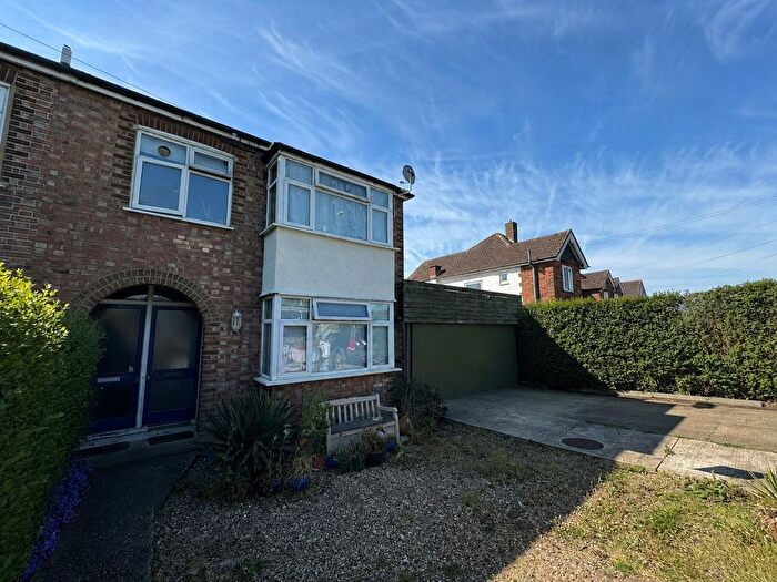 2 Bedroom Maisonette For Sale In London Road, Ashford, TW15