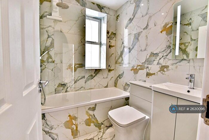 2 Bedroom Flat To Rent In Davenport Park Road, Stockport, SK2