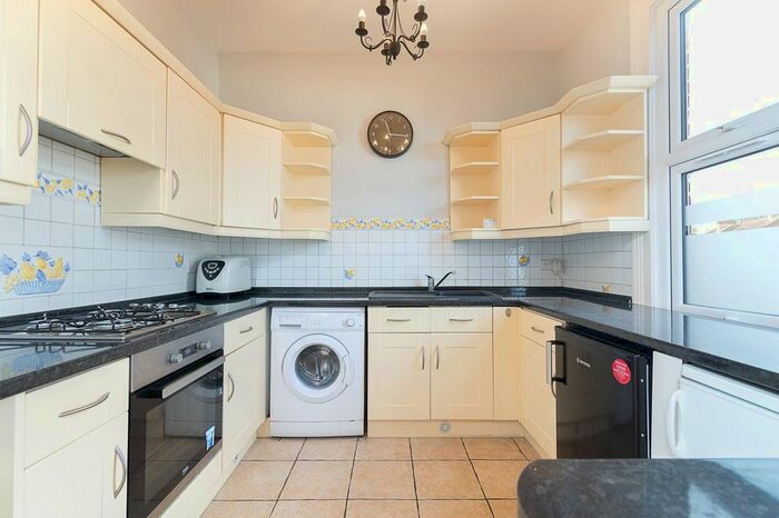 3 Bedroom Flat To Rent In Prince Of Wales Road, Sutton, SM1