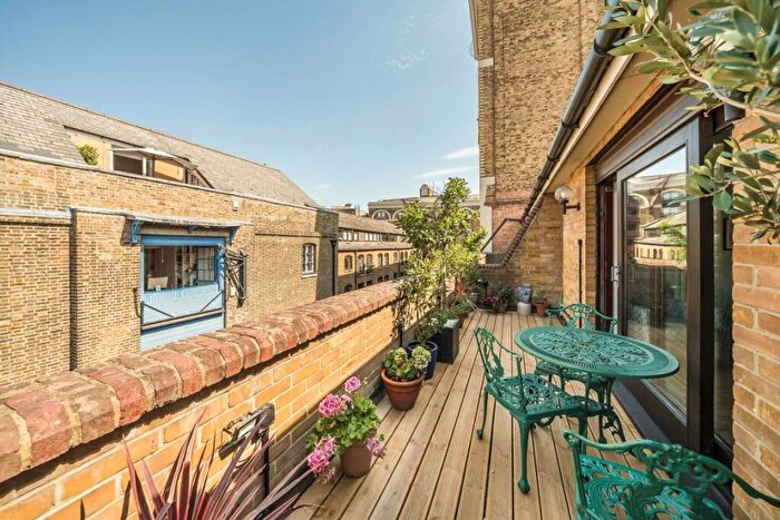 2 Bedroom Flat For Sale In Wapping Lane, Wapping, E1W