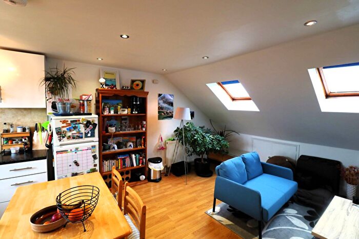 2 Bedroom Flat To Rent In Fairbridge Road, London, N19