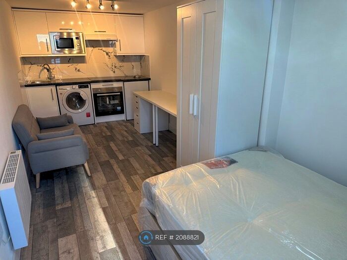 Studio To Rent In Norseman Way, Greenford, UB6