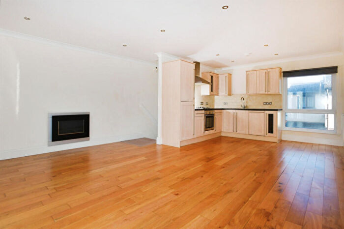 2 Bedroom House To Rent In Erme Mews, PL21